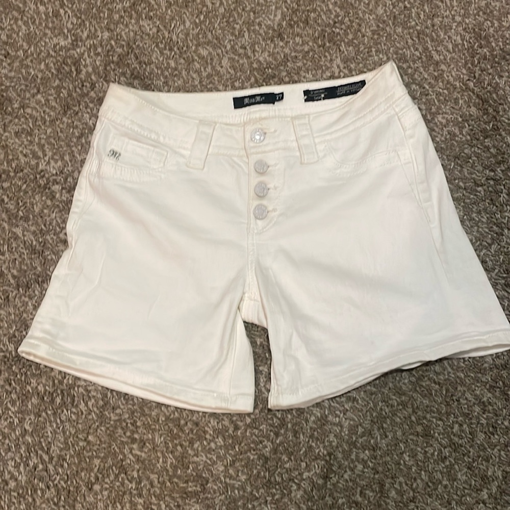 Brand new, 4 button, white Miss Me shorts, size 27